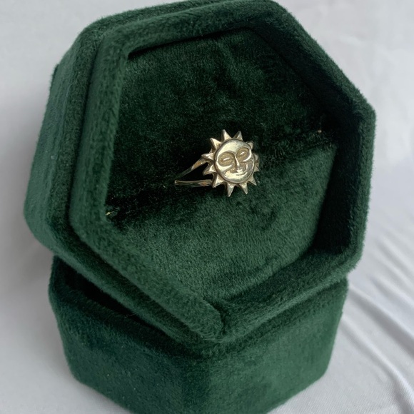 90s Vintage Silver Smiling Sun Ring - Picture 3 of 3